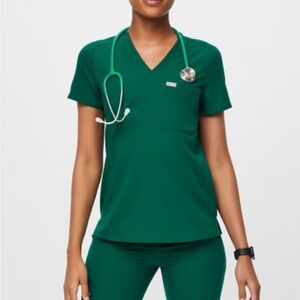 FIGS HUNTER GREEN TOP (LIMITED COLOR)